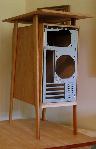Holz-PC-Gehäuse im Retro-Stil – Hartware