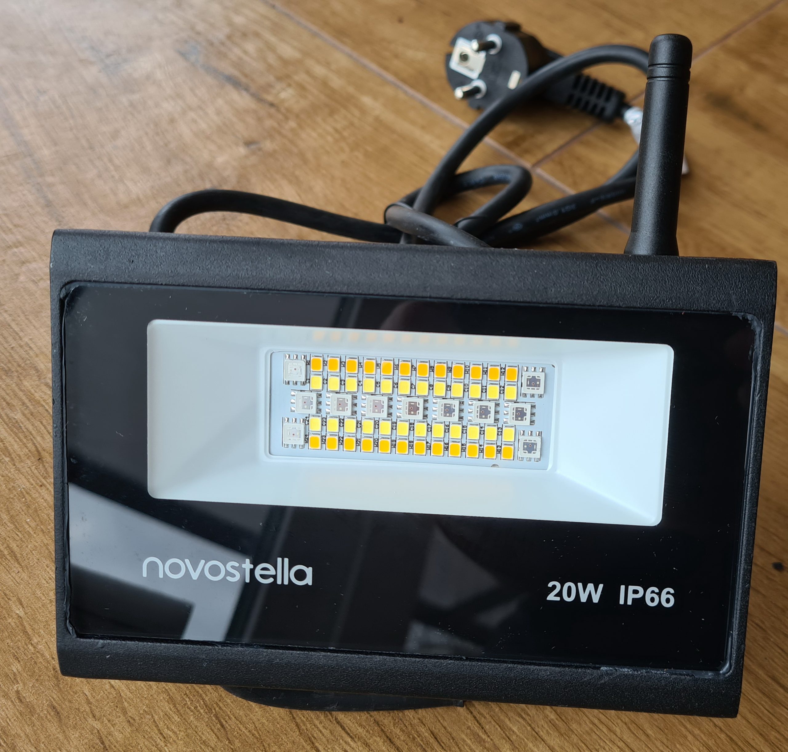 Novostella 20W-RGB-Flutlicht mit WLAN im Test – Hartware