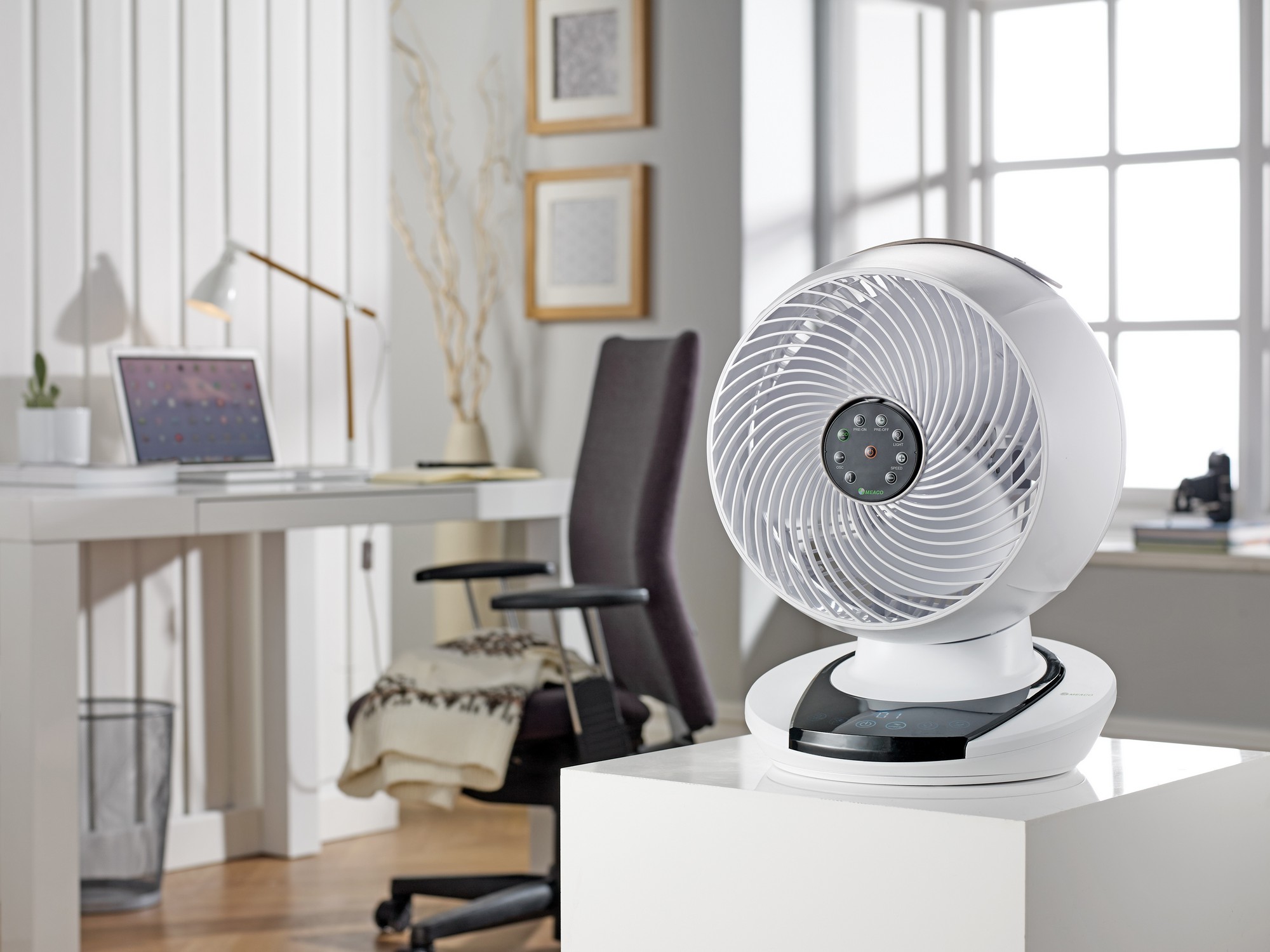 Ausgezeichnete Kühlung an heißen Tagen – Der flüsterleise Ventilator  MeacoFan 1056 für Zuhause oder im Büro – Hartware